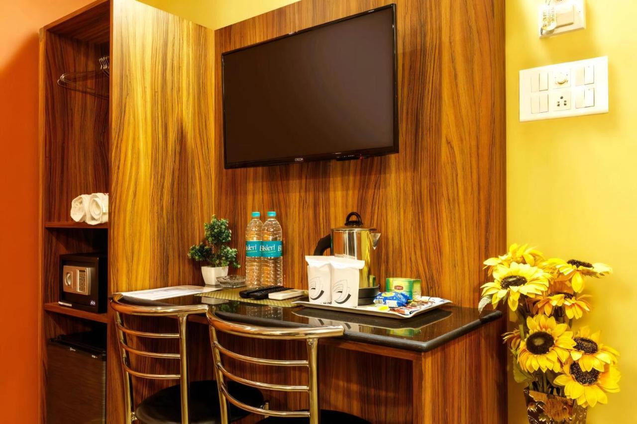 The Silverline Hotel Calcutta Buitenkant foto