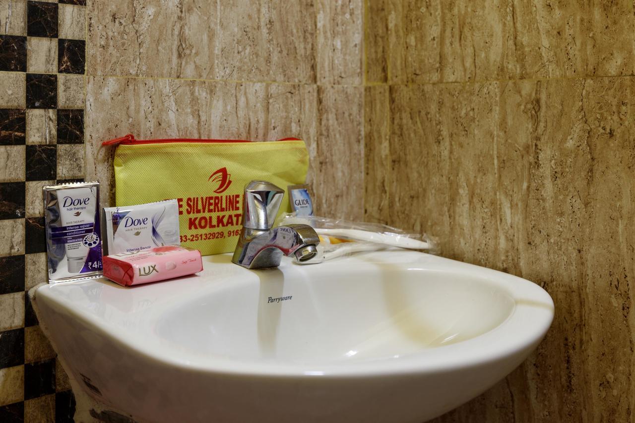 The Silverline Hotel Calcutta Buitenkant foto