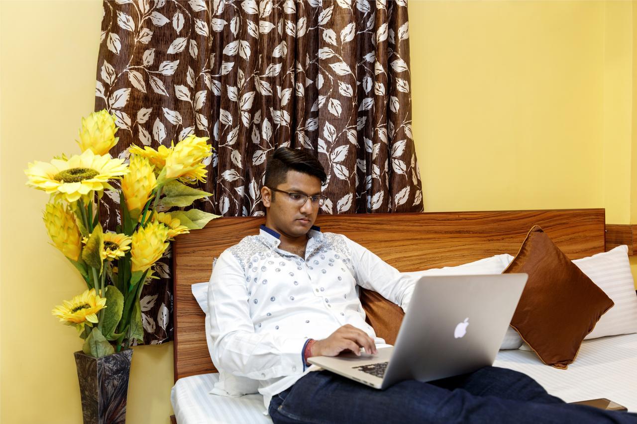 The Silverline Hotel Calcutta Buitenkant foto